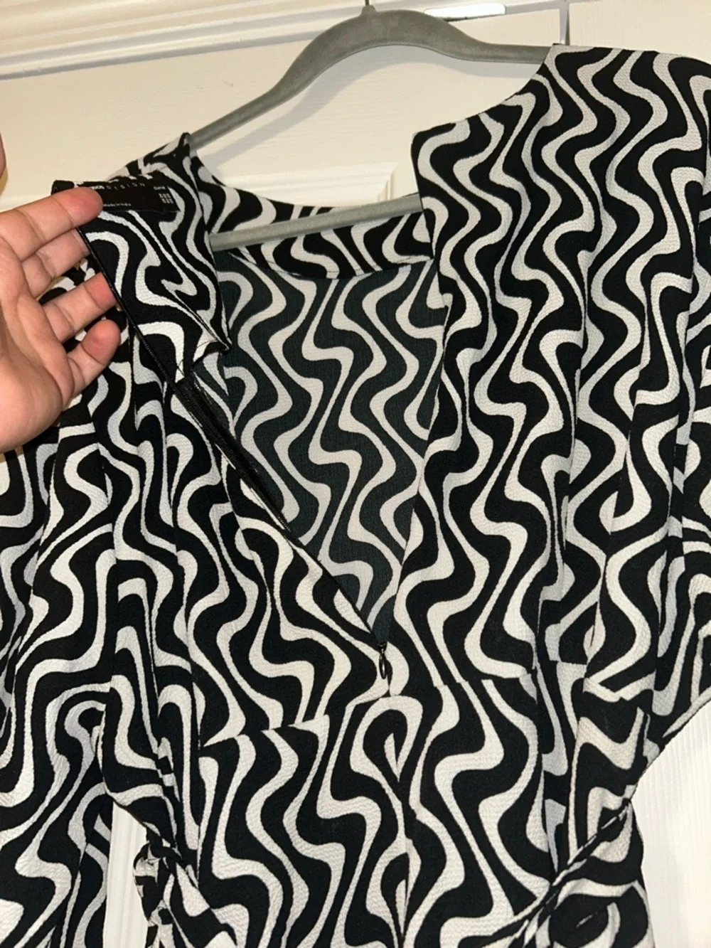 ASOS Curve Black & White Maxi Dress 20 - Picture 6 of 7